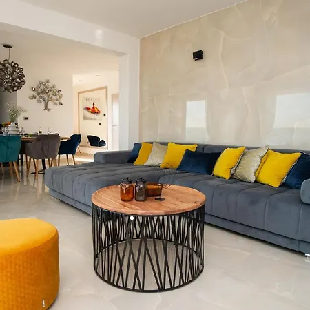 Anka Villa Maslenica